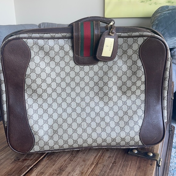 SOLD!! Authentic vintage Gucci suitcase with luggage tag - Picture 6 of 16